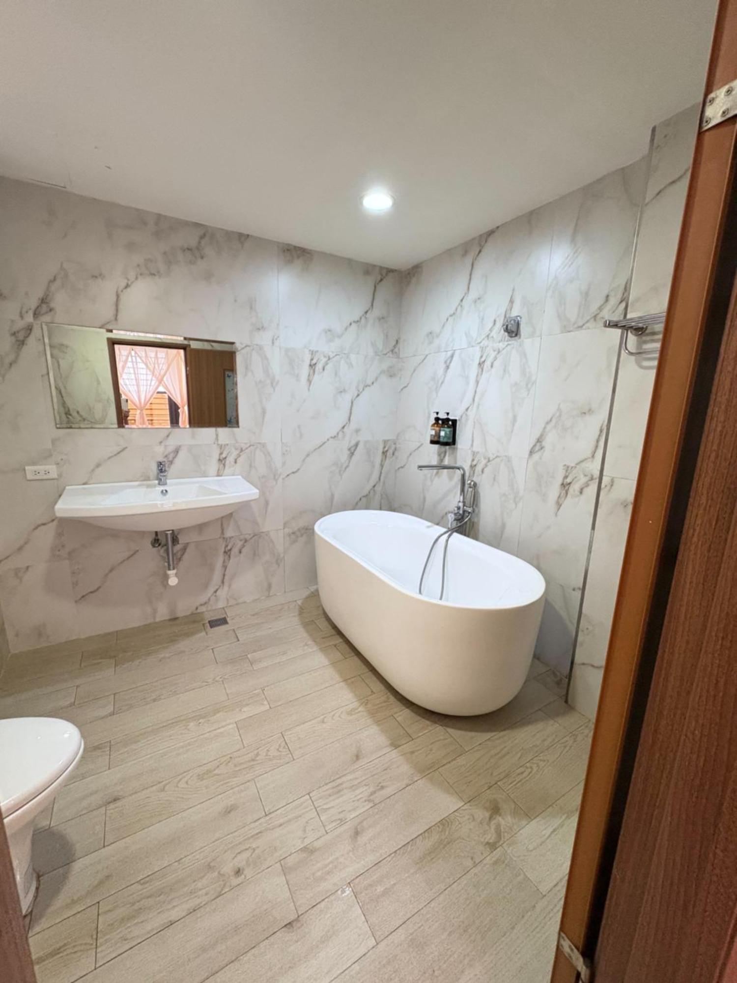 Kaohsiung Raifong Corner Homestay ภายนอก รูปภาพ