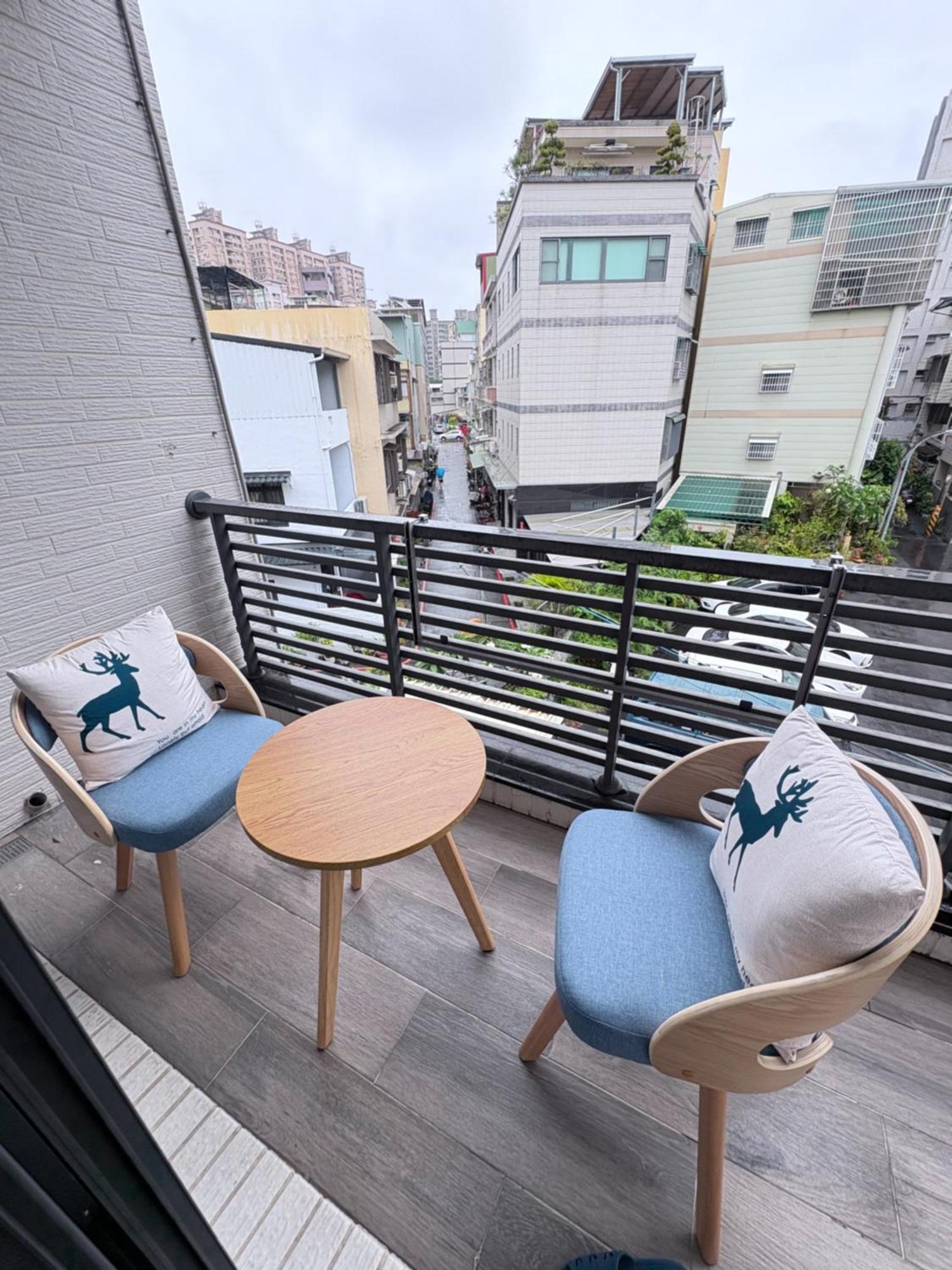 Kaohsiung Raifong Corner Homestay ภายนอก รูปภาพ
